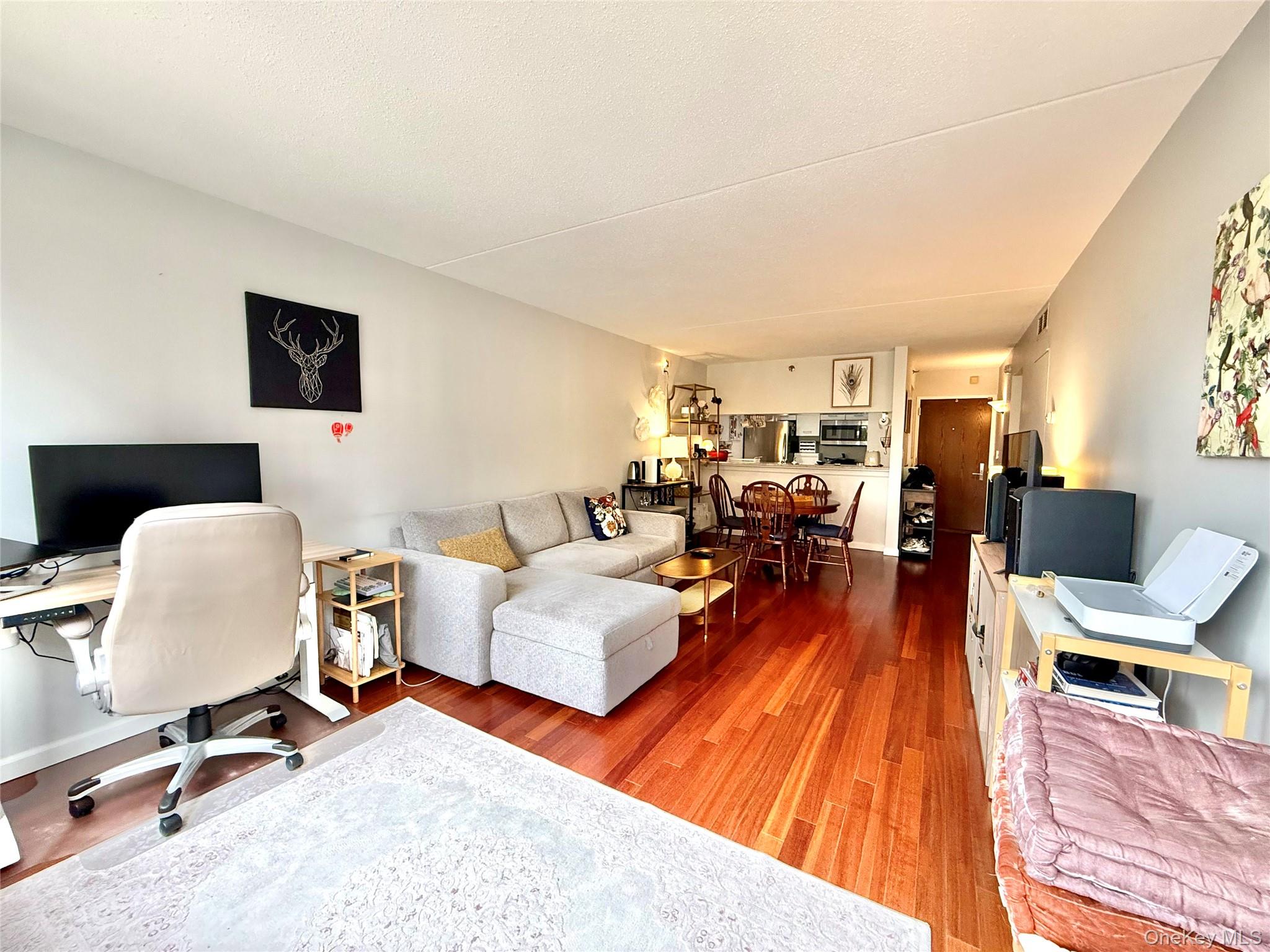 4 Martine Avenue 203