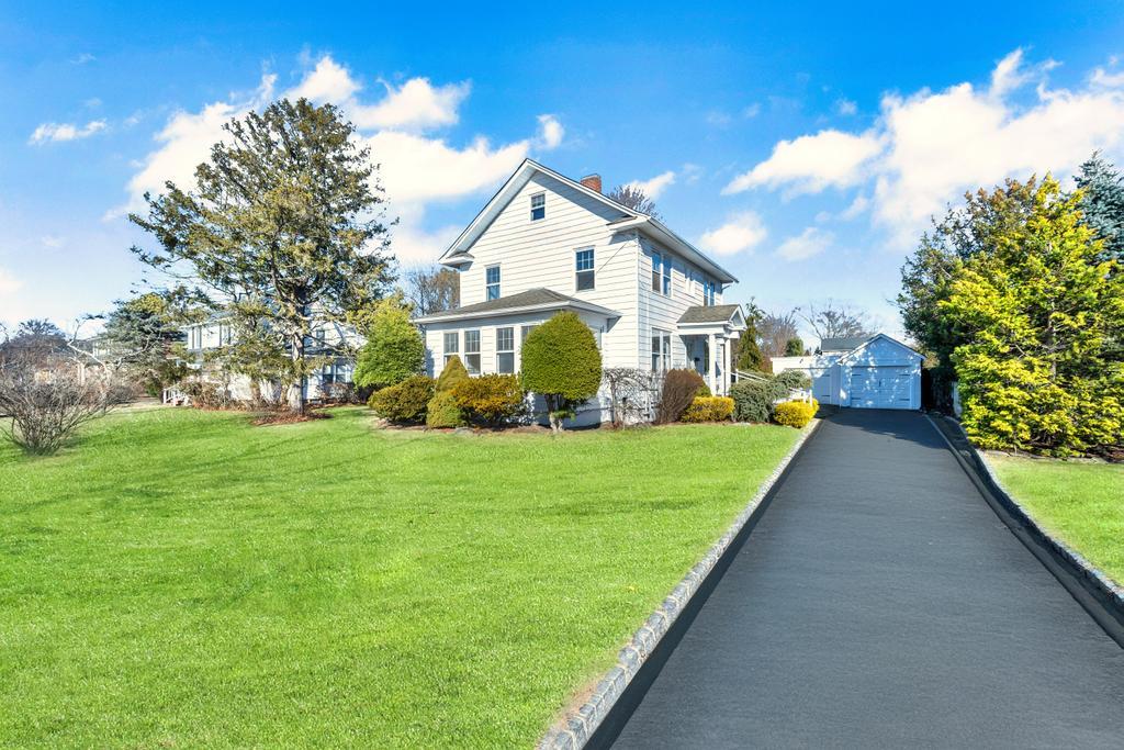 215 Jayne Avenue, Patchogue, New York image 2