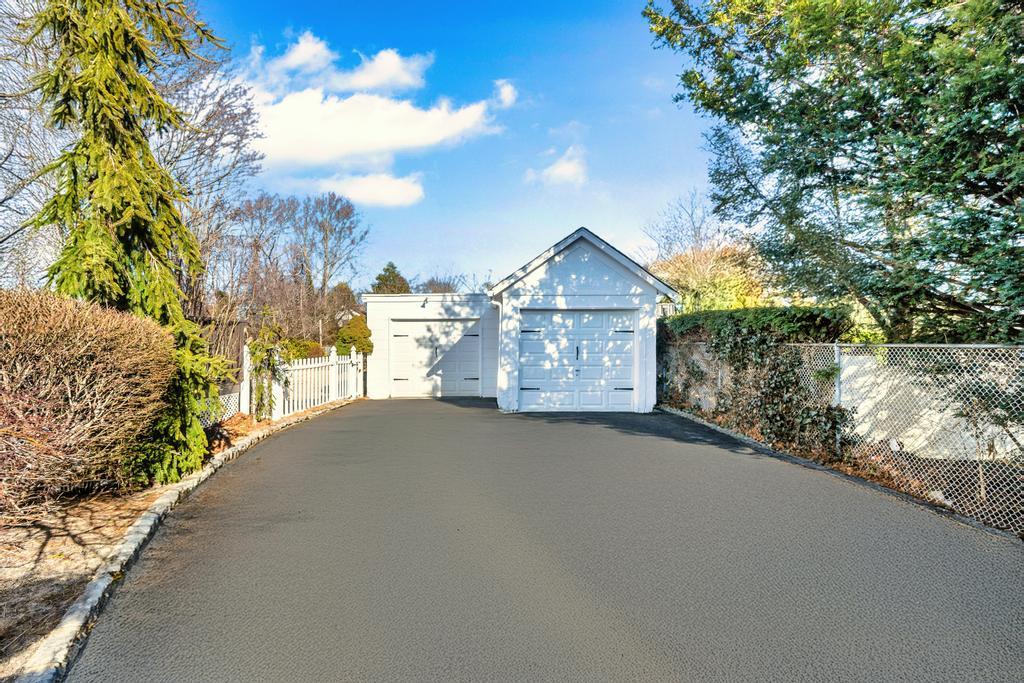 215 Jayne Avenue, Patchogue, New York image 4