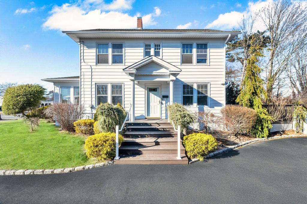 215 Jayne Avenue, Patchogue, New York image 3
