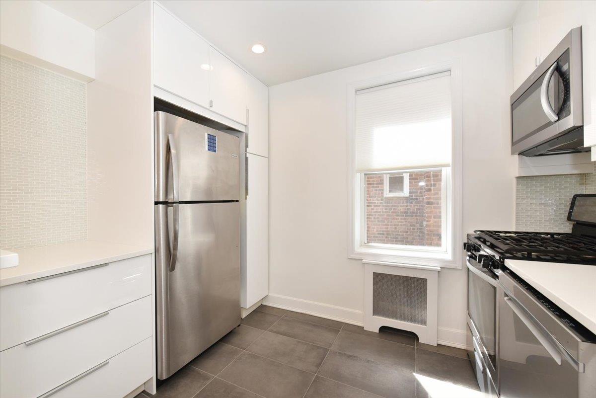 36 Barstow Rd #2-B, Great Neck, New York image 4