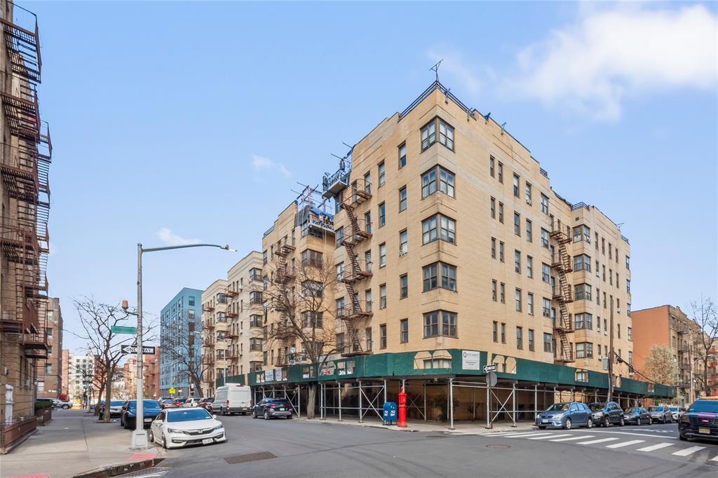Property for Sale at Valentine Avenue 3E, Bronx, New York - Bedrooms: 1 
Bathrooms: 1 
Rooms: 5  - $225,000