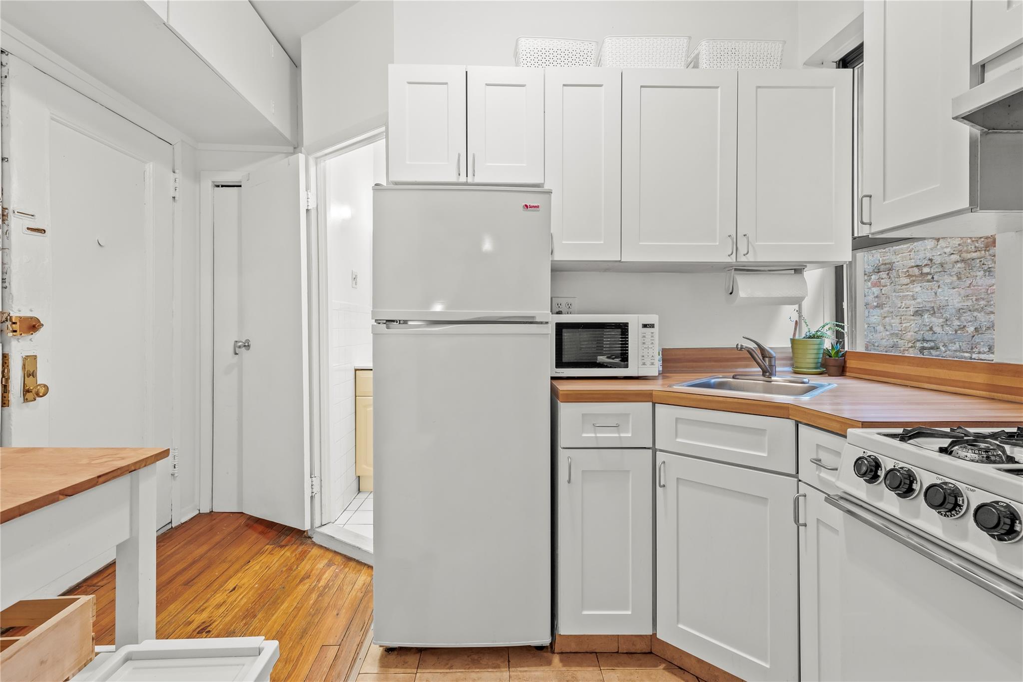204 W 10th Street 7