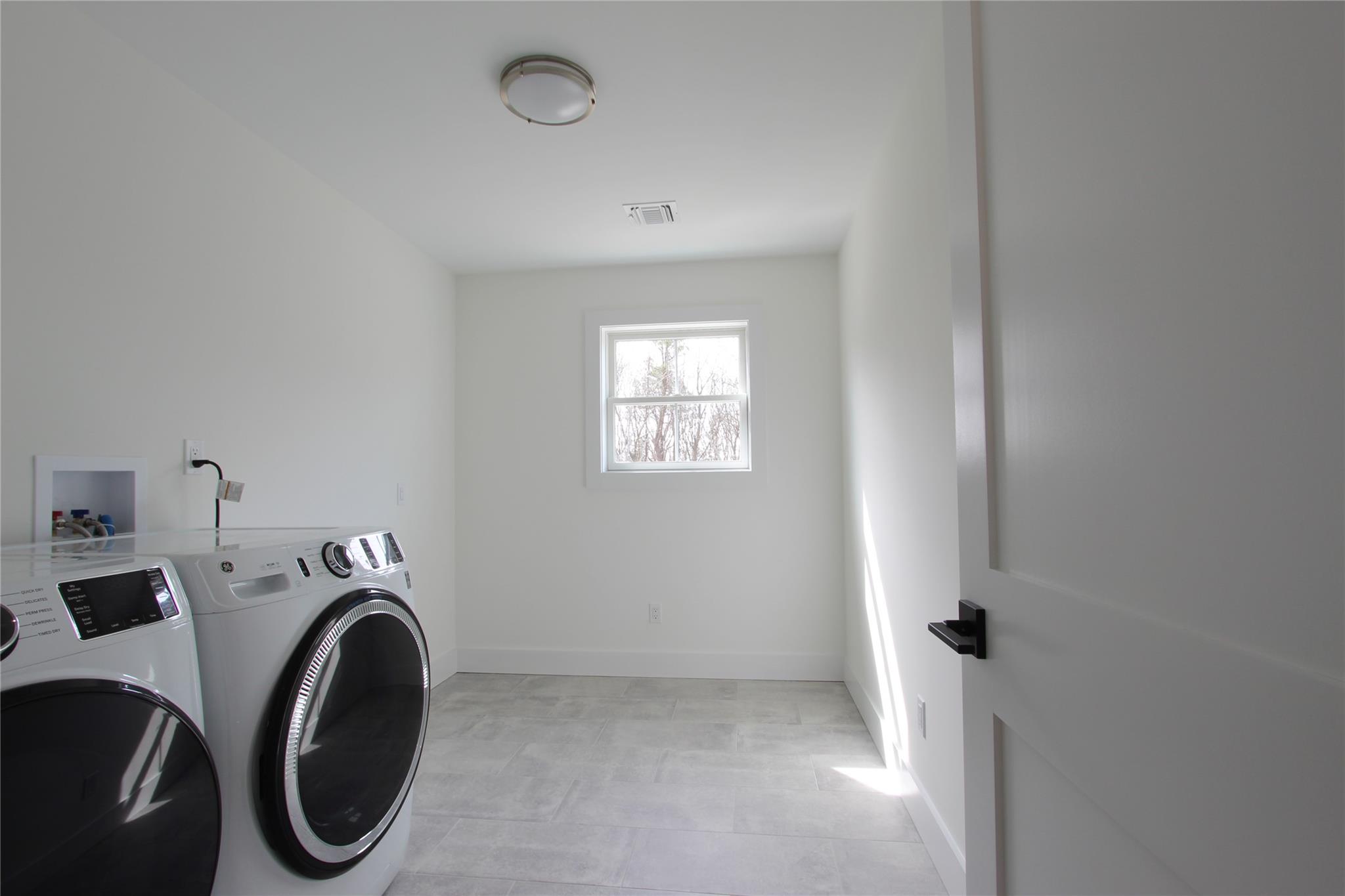 6 Colonels Path, Manorville, New York image 12