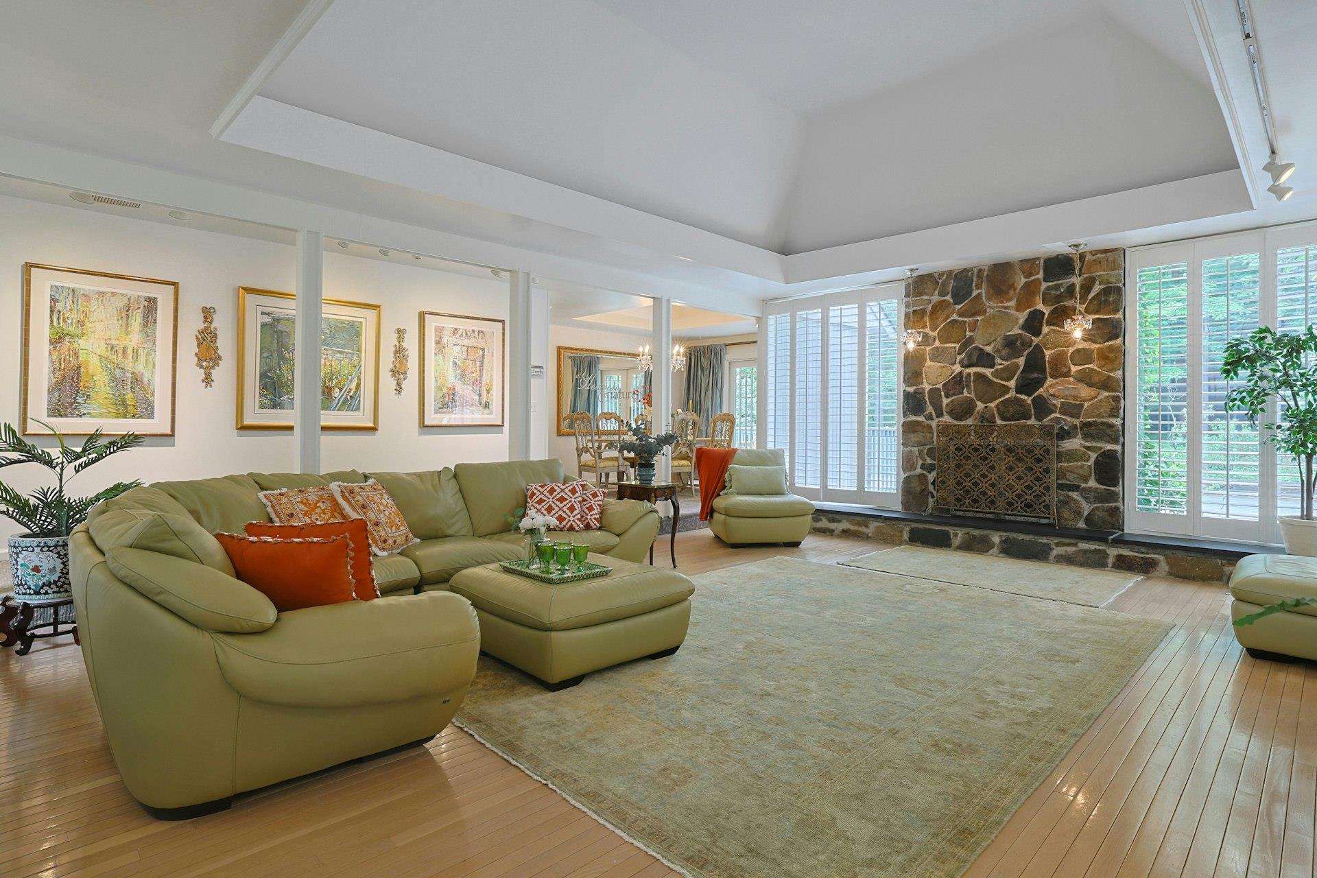 15 Wagon Wheel Drive, New City, New York image 6