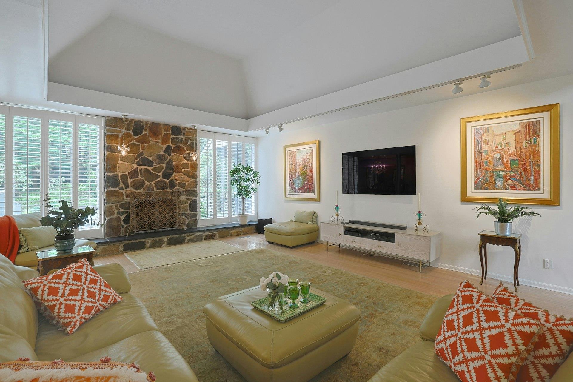 15 Wagon Wheel Drive, New City, New York image 8