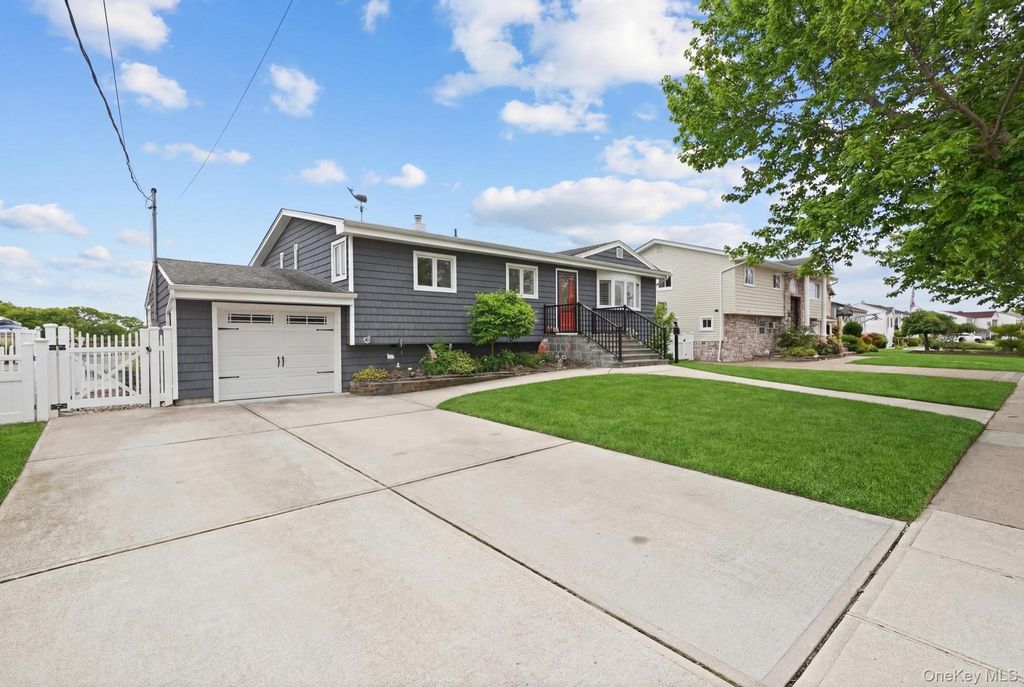 Photo of 3965 Darby Lane, Seaford, NY 11783 (MLS # 980416)