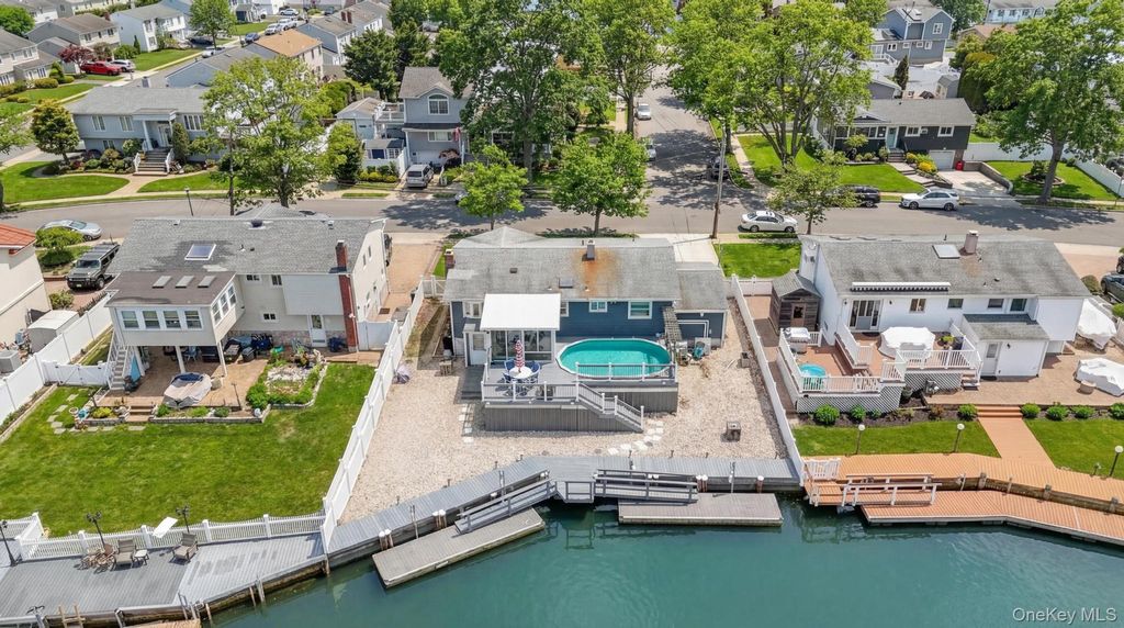 Photo of 3965 Darby Lane, Seaford, NY 11783 (MLS # 980416)