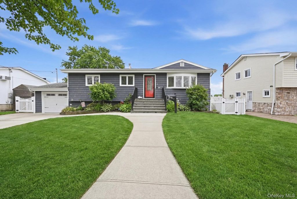 Photo of 3965 Darby Lane, Seaford, NY 11783 (MLS # 980416)