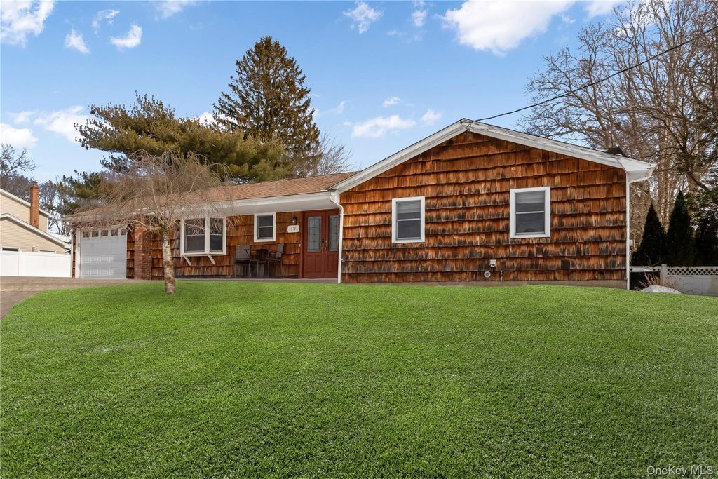 Photo of 17 Meroke Lane, Rocky Point, NY 11778 (MLS # 959649)