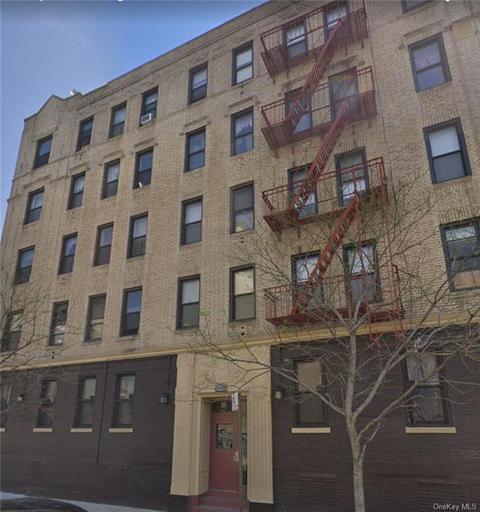 Hoe Avenue Ave 1B, Bronx, New York - 4 Bedrooms  
1 Bathrooms  
6 Rooms - 