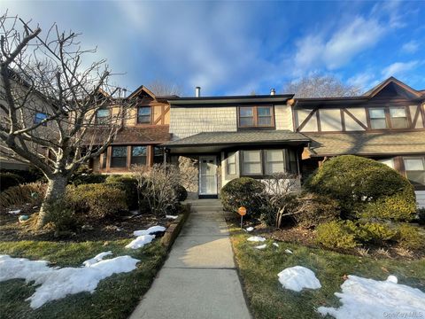 Homes For Sale - 7 Village Lane<br/> Woodbury, NY 11797