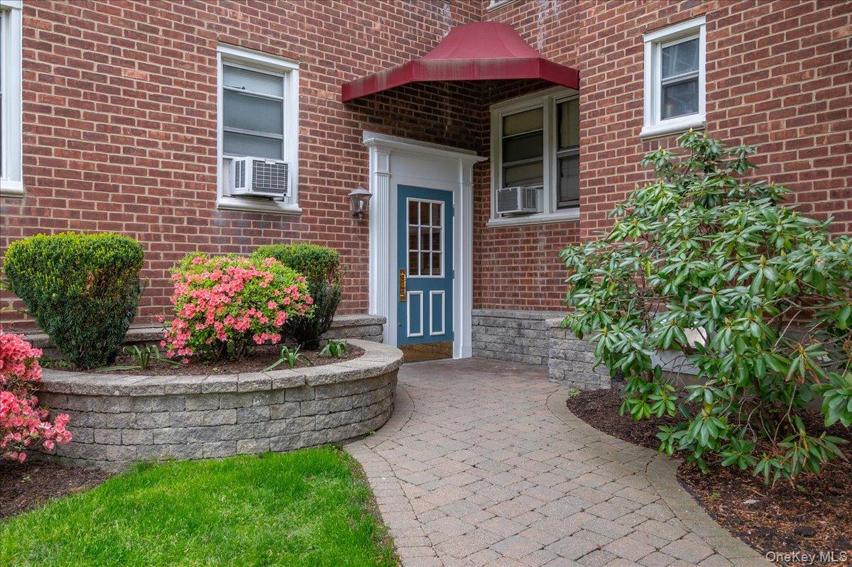 9 Bryant Crescent 2F