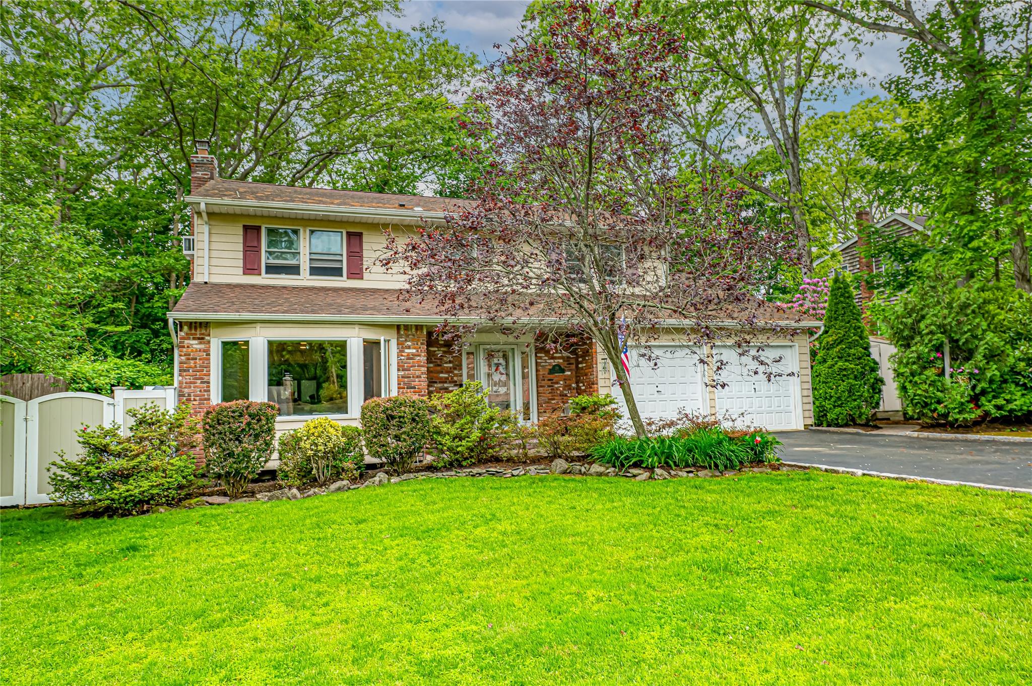 Harding Street, Smithtown, Hamptons, NY - 4 Bedrooms  
3 Bathrooms - 