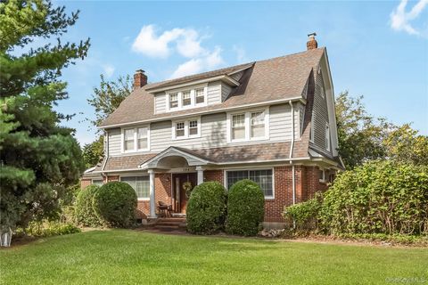 104 Grohmans Lane Plainview NY 11803