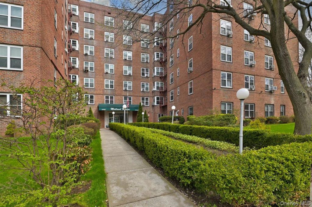 Photo of 182-25 Wexford Terrace #505, Jamaica Estates, NY 11432 (MLS # 986424)