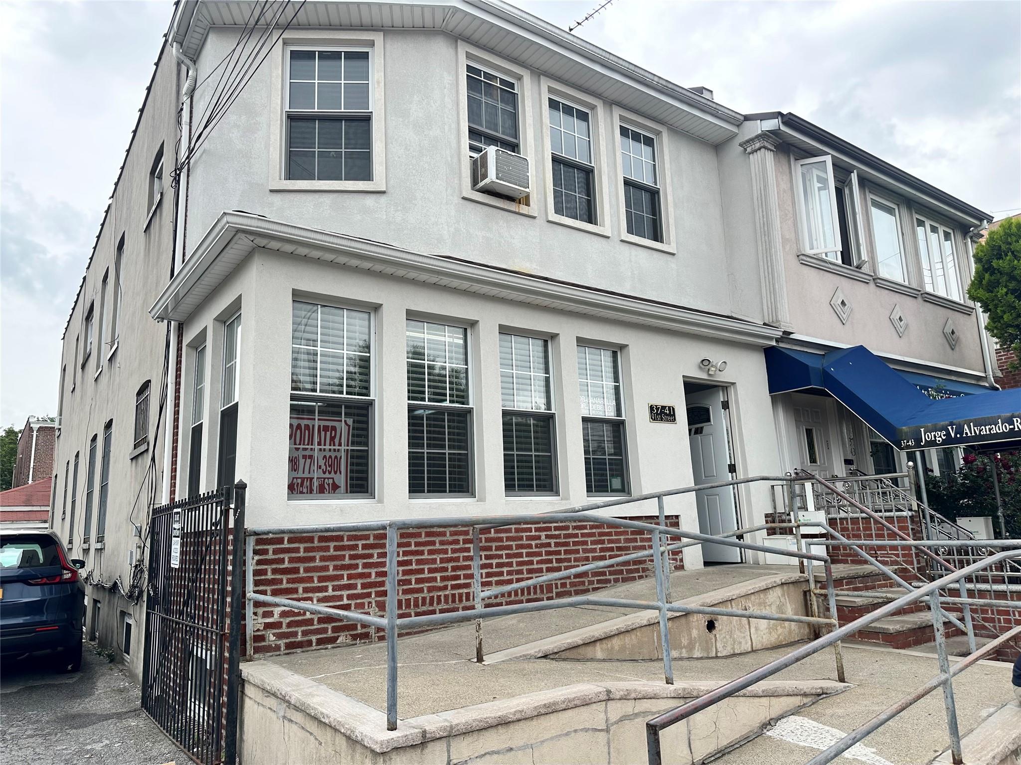 Rental Property at 91 Street 2nd Fl, Jackson Heights, Queens, NY - Bedrooms: 3 
Bathrooms: 1 
Rooms: 5  - $3,777 MO.