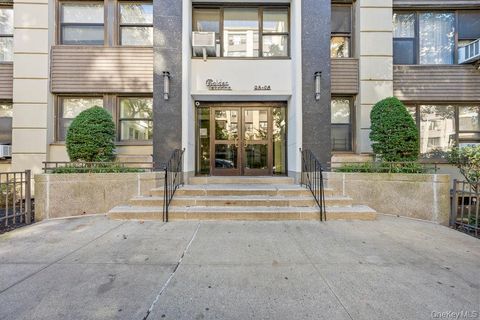 Homes For Sale - 98-26 64 Avenue #3D<br/> Rego Park, NY 11374