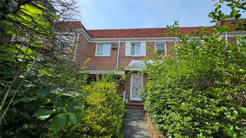 Photo of 10811 65th Road, Forest Hills, NY 11375 (MLS # 880852)