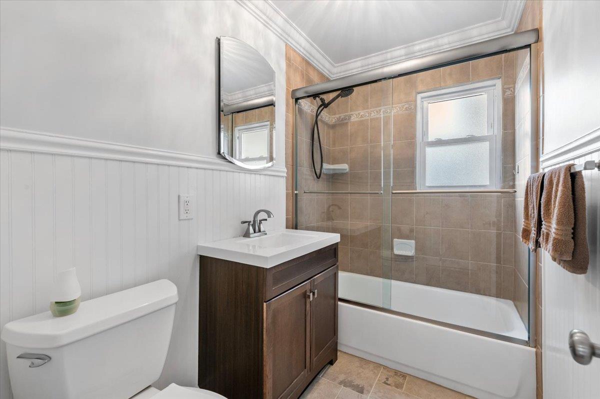 Babylon, New York 11701, United States, 3 Bedrooms Bedrooms, ,2 BathroomsBathrooms,Residential,Pending,18735