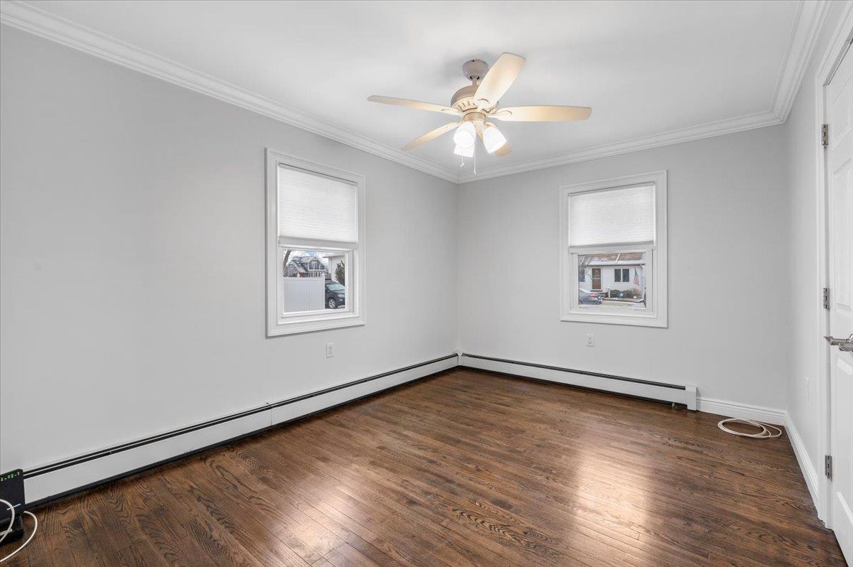 Babylon, New York 11701, United States, 3 Bedrooms Bedrooms, ,2 BathroomsBathrooms,Residential,Pending,18735