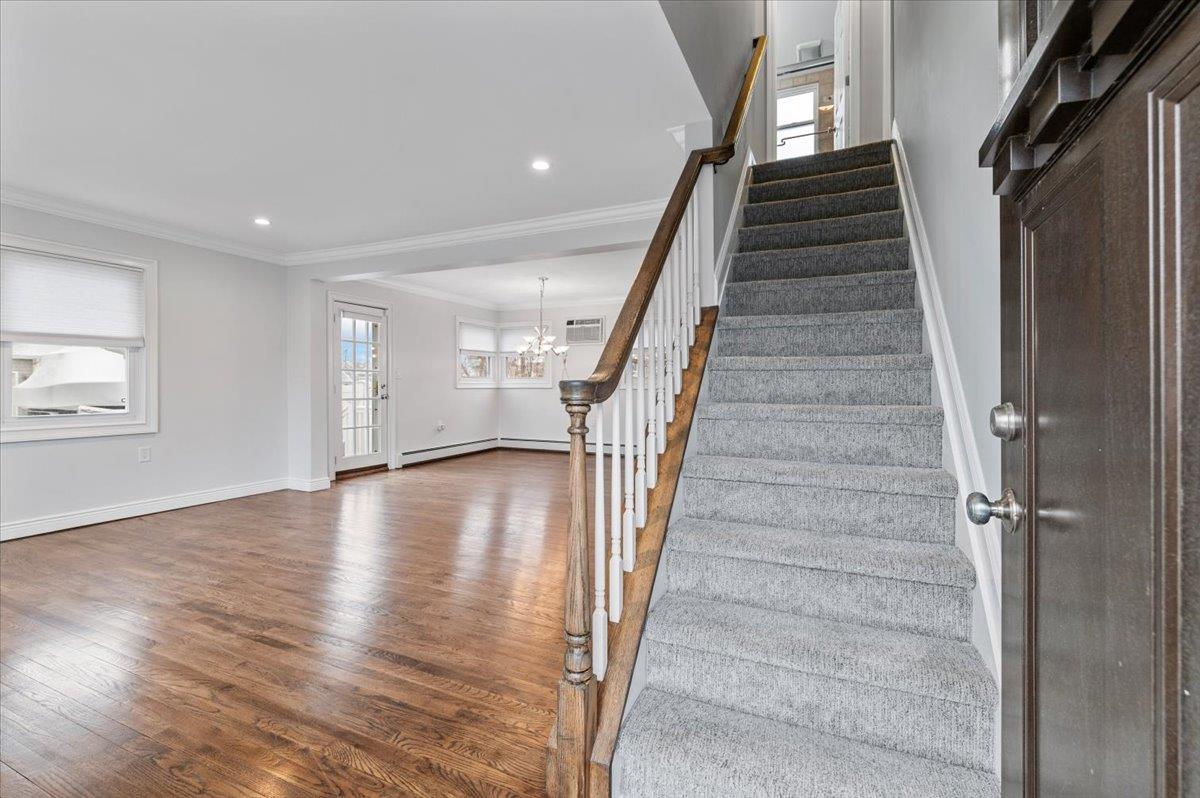 Babylon, New York 11701, United States, 3 Bedrooms Bedrooms, ,2 BathroomsBathrooms,Residential,Pending,18735