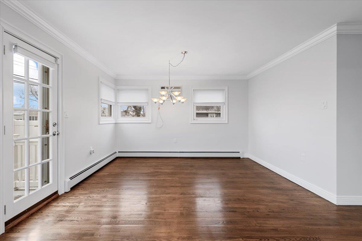 Babylon, New York 11701, United States, 3 Bedrooms Bedrooms, ,2 BathroomsBathrooms,Residential,Pending,18735