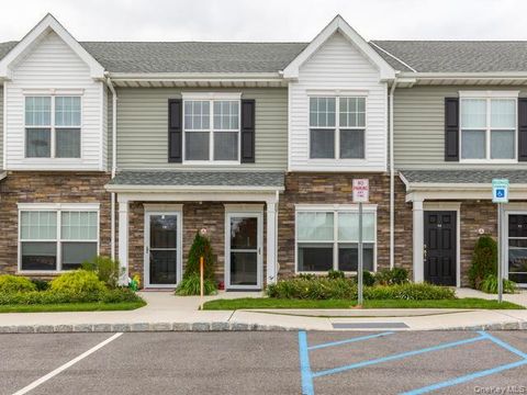 Photo of 11 Hunter Drive, Central Islip, NY 11722 (MLS # 966426)