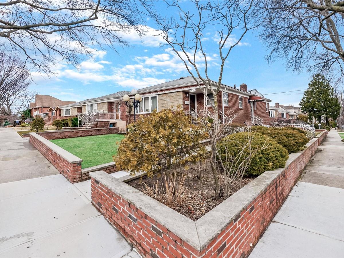 147-29 5th Avenue Ave, Whitestone, New York image 1