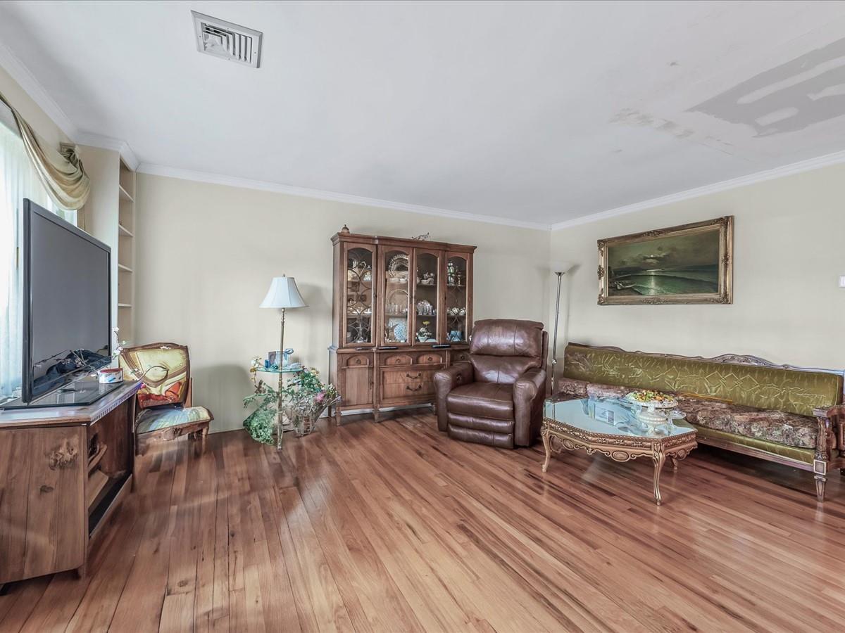 147-29 5th Avenue Ave, Whitestone, New York image 4