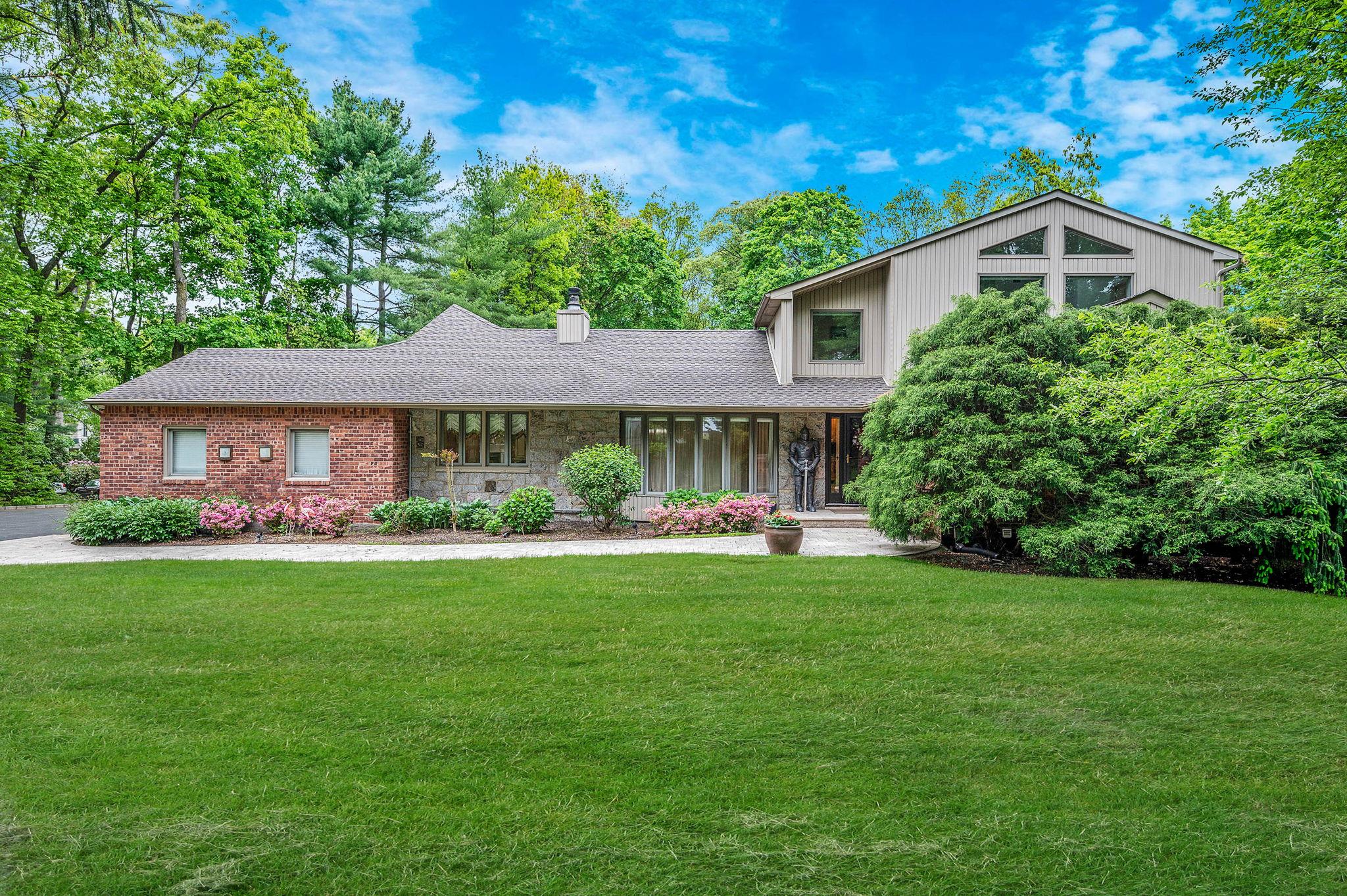 2 Farmview Drive Dr, Dix Hills, New York image 2