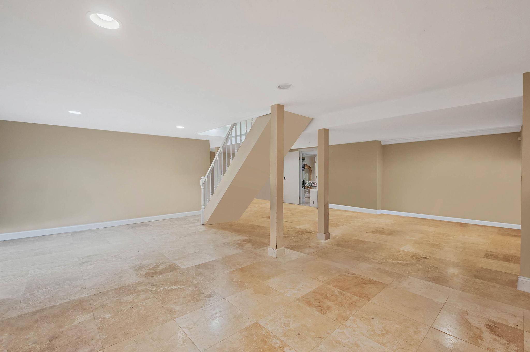 2 Farmview Drive Dr, Dix Hills, New York image 32