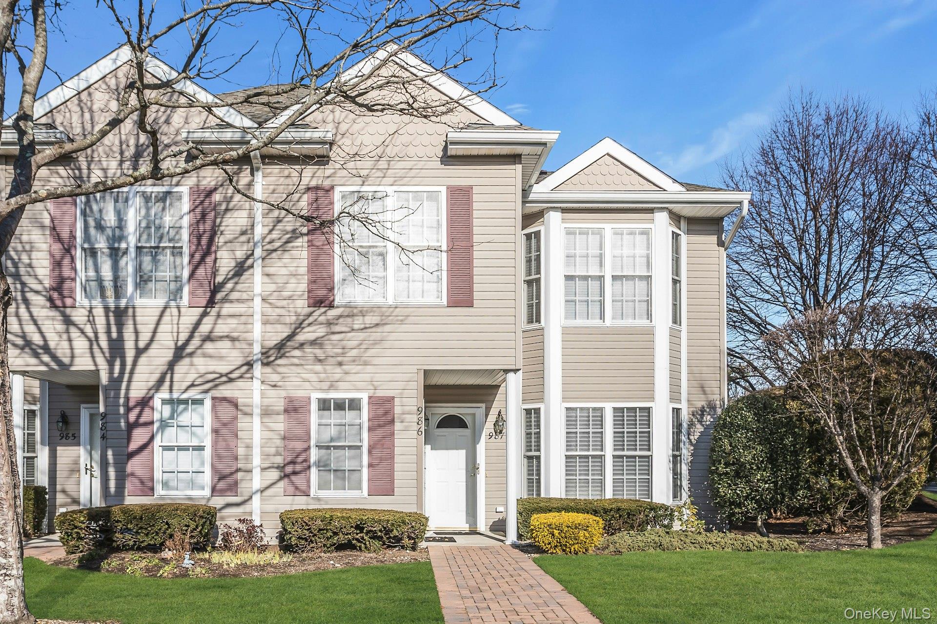 986 Madeira Boulevard