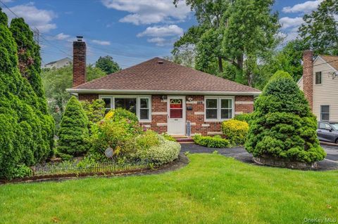 Photo of 303 Helena Avenue, Yonkers, NY 10710 (MLS # 883750)