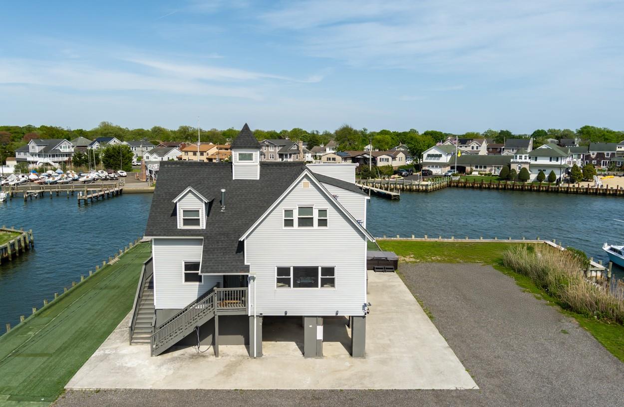 200 Clocks Boulevard, Massapequa, New York image 8
