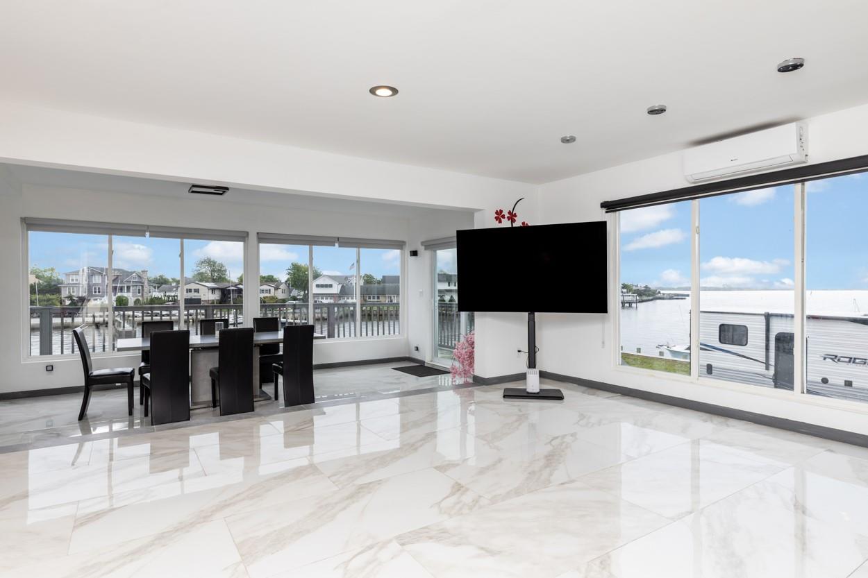 200 Clocks Boulevard, Massapequa, New York image 11