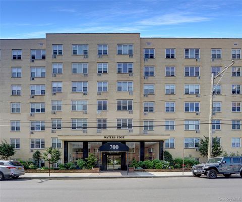 Photo of 700 Shore Road #4K, Long Beach, NY 11561 (MLS # 917035)