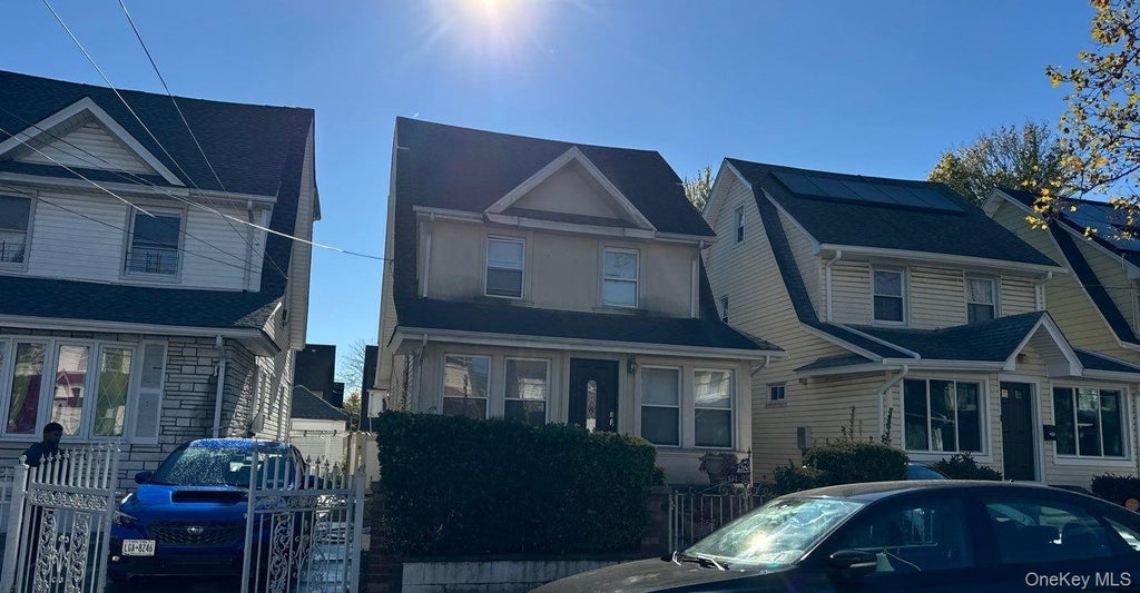 Photo of 194-22 115th Avenue, Saint Albans, NY 11412 (MLS # 1065724)