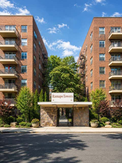 Homes For Sale - 30 S Cole Avenue #1B<br/> Spring Valley, NY 10977
