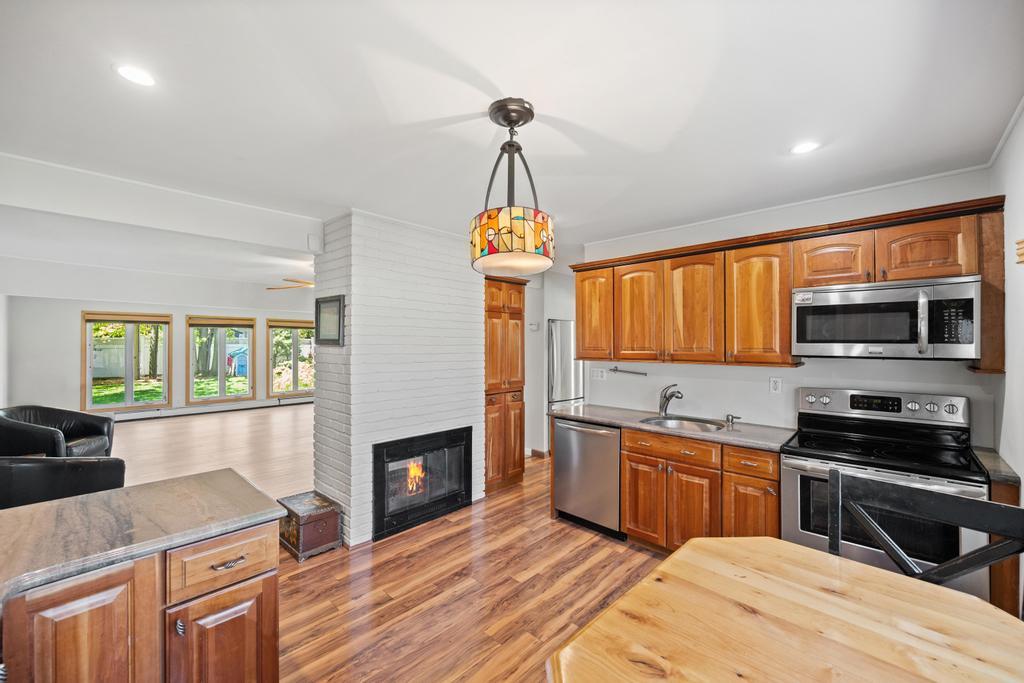 34 Blackbird Lane, Levittown, New York image 7
