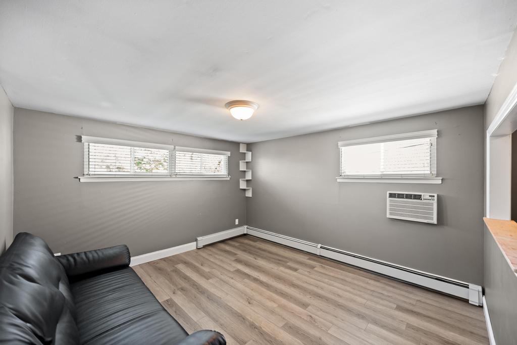 34 Blackbird Lane, Levittown, New York image 24