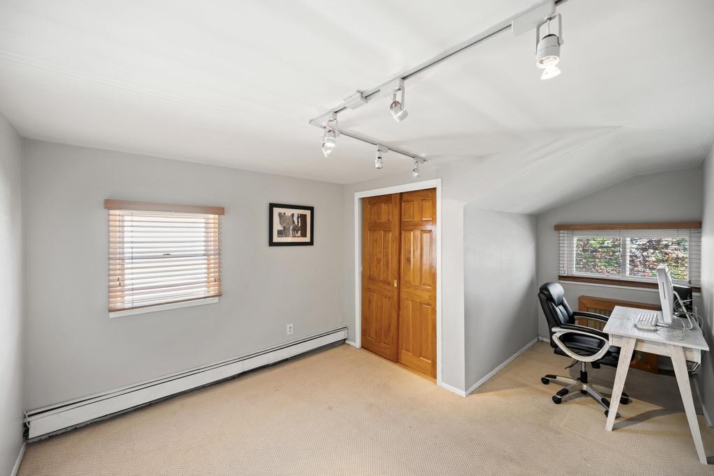 34 Blackbird Lane, Levittown, New York image 16