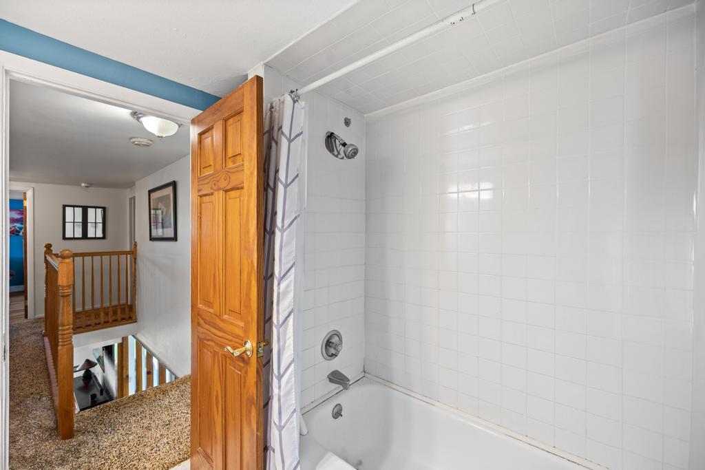 34 Blackbird Lane, Levittown, New York image 19