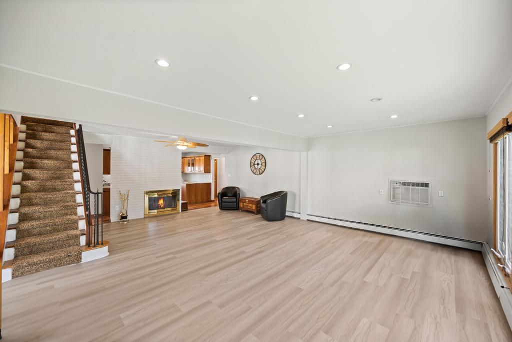 34 Blackbird Lane, Levittown, New York image 12