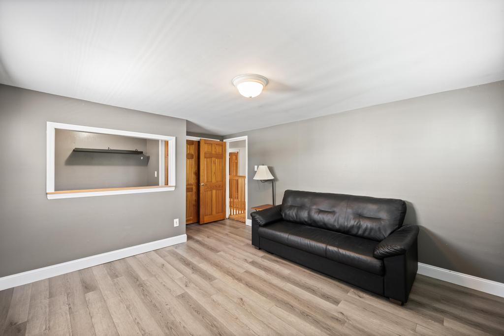 34 Blackbird Lane, Levittown, New York image 25