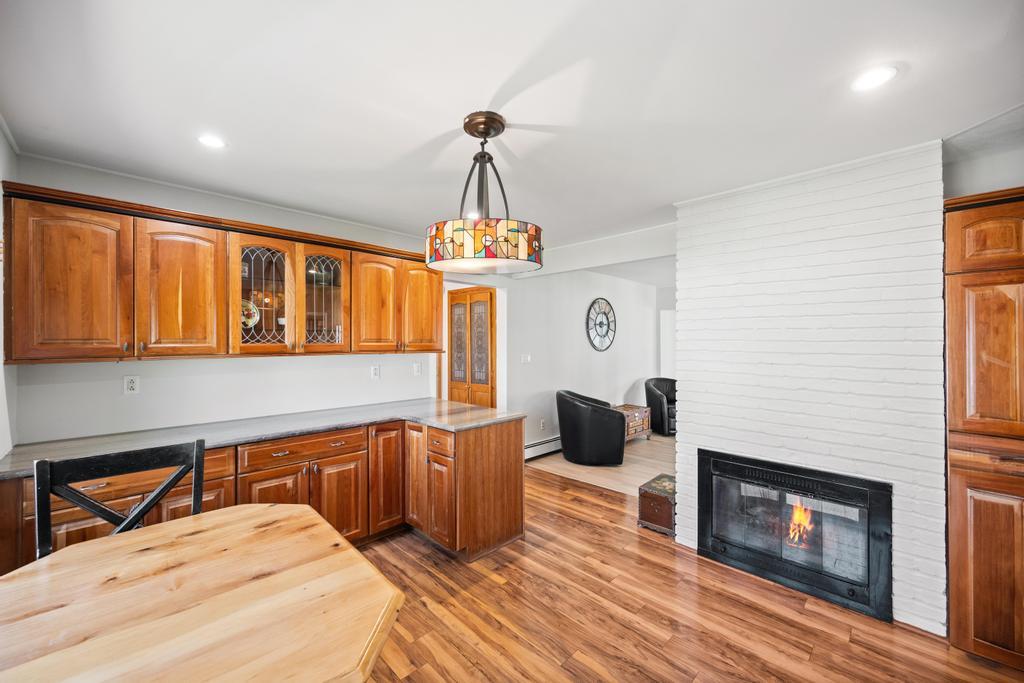 34 Blackbird Lane, Levittown, New York image 8