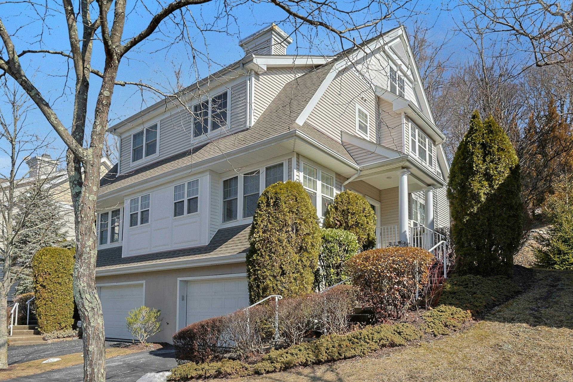 Briarbrook Drive, Briarcliff Manor, New York - 2 Bedrooms  
3 Bathrooms - 