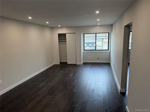 Apartment For Rent - 99-105 W Hoffman Avenue #APT B<br/> Suffolk County, Lindenhurst, NY 11757