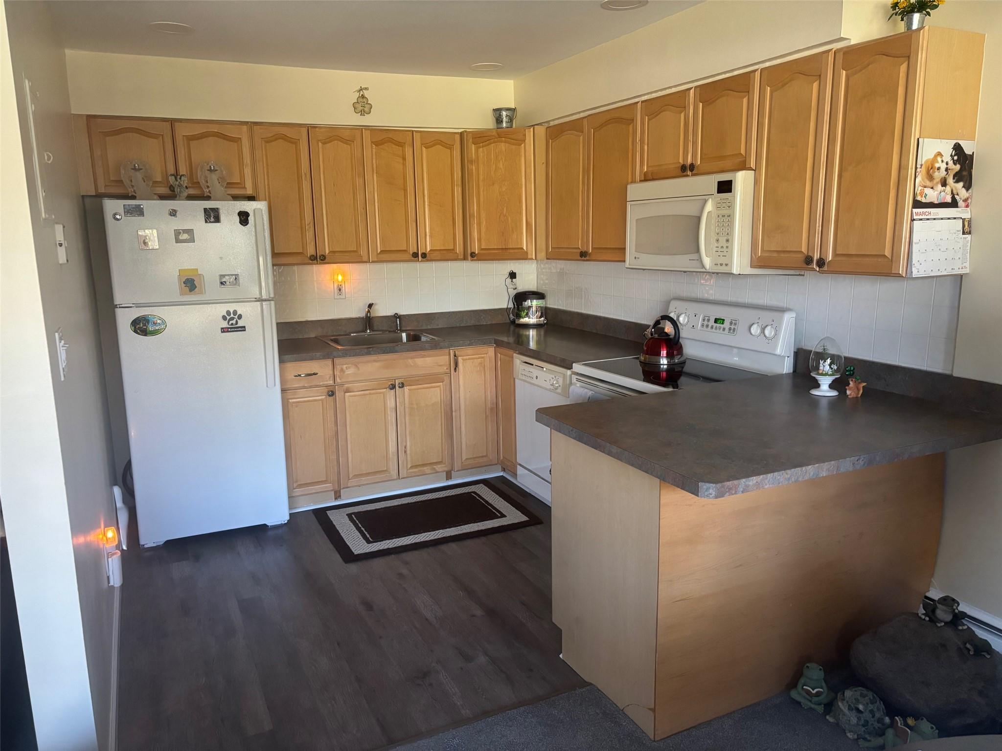 400 Fulton St #4F, Farmingdale, New York image 2