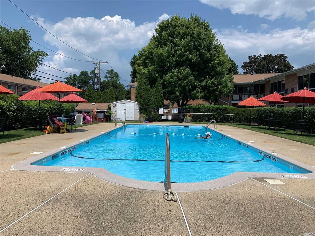 400 Fulton St #4F, Farmingdale, New York image 1